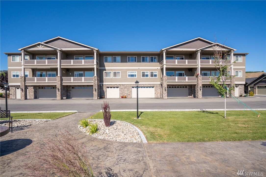 Property Photo:  1740 Central Ave C  WA 98801 