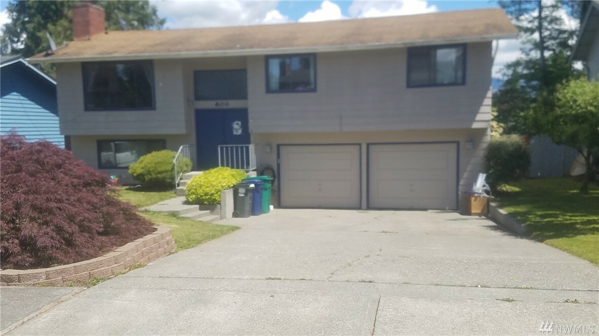 Property Photo:  600 N 18th Place  WA 98273 