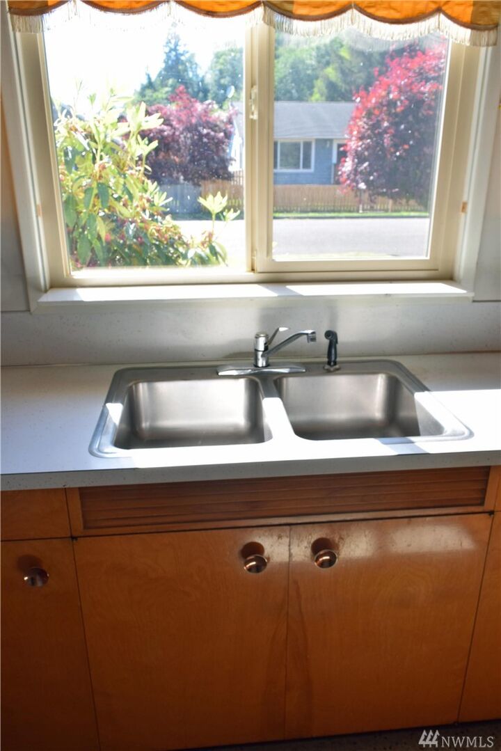 Property Photo:  2301 Cherry St  WA 98550 