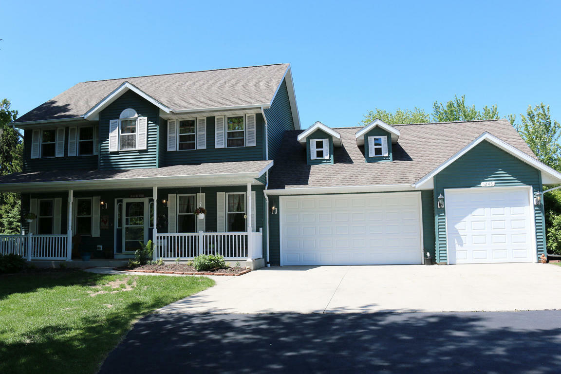 Property Photo:  1246 Lake Bluff Ct  WI 53015 