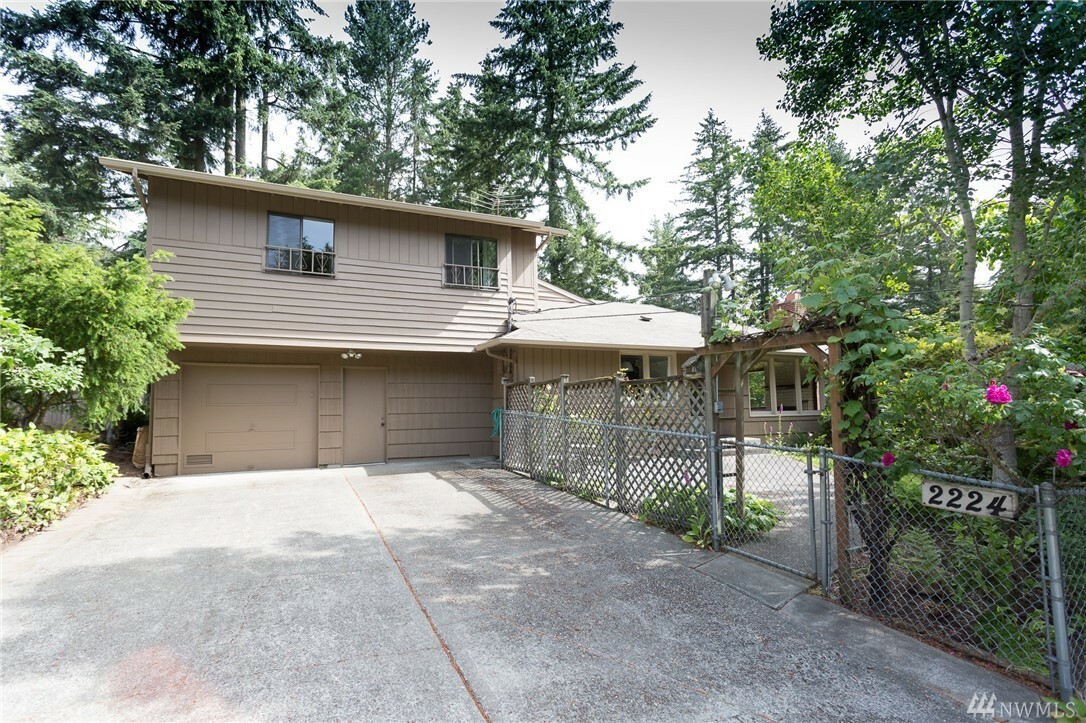 Property Photo:  2224 NE 168th St  WA 98155 