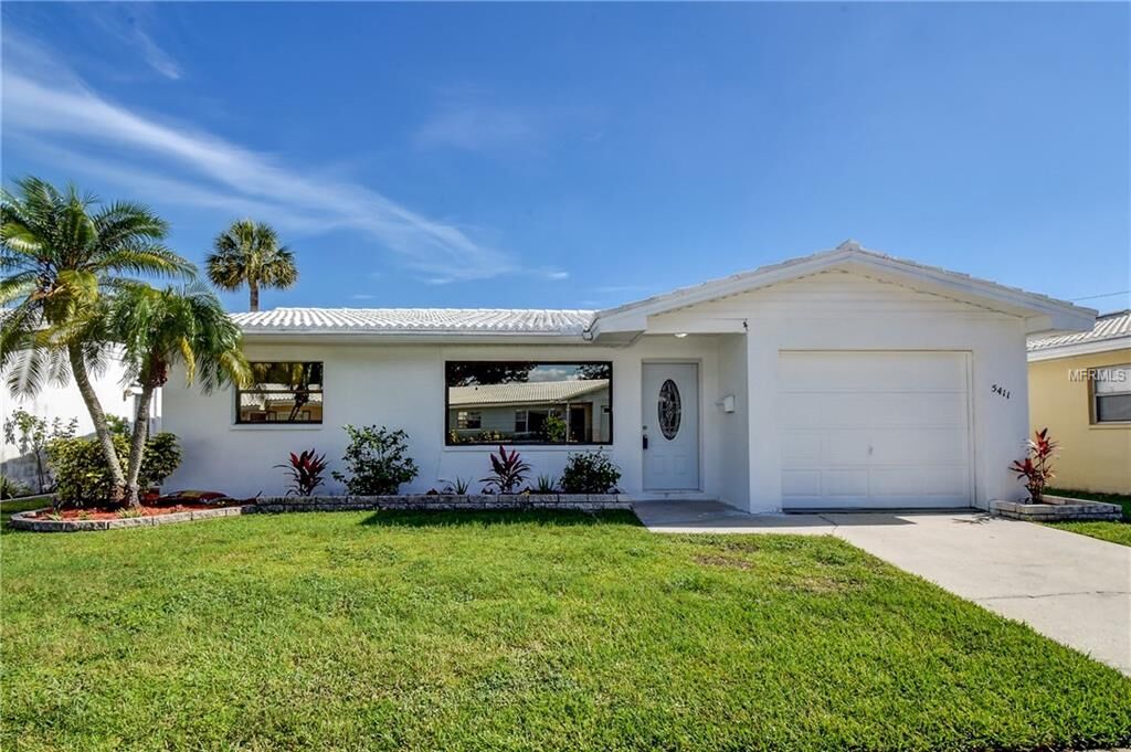 Property Photo: 5411 Palm Crest Court N 107 FL 33782