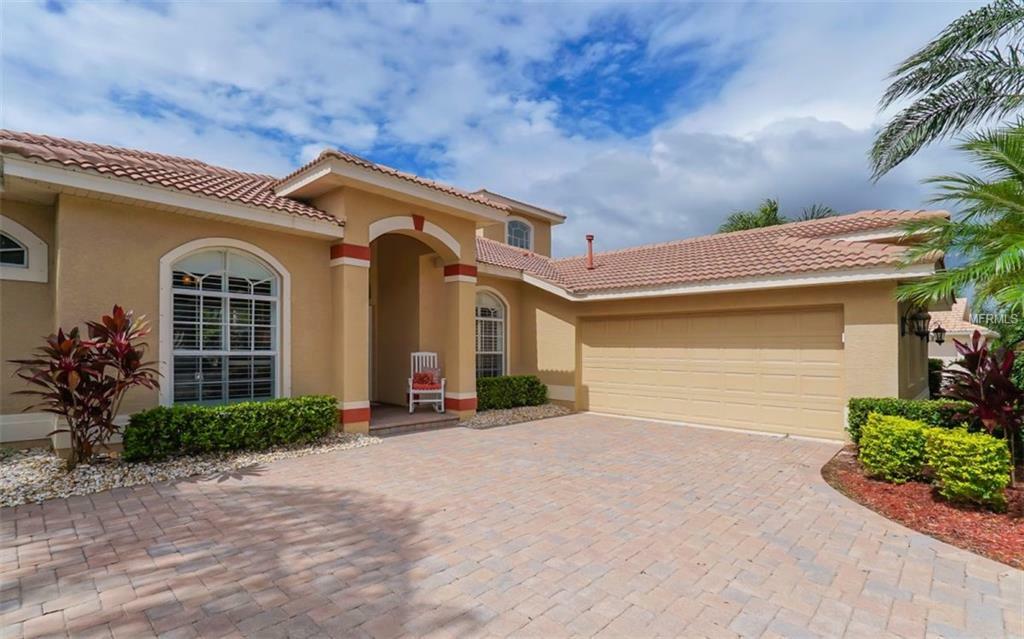 Property Photo: 1118 Brambling Court FL 34212