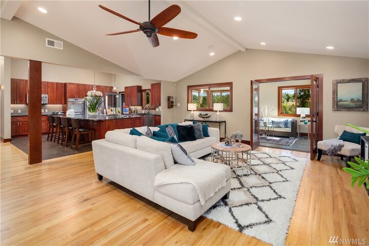 Property Photo: 528 110th Ave SE WA 98004