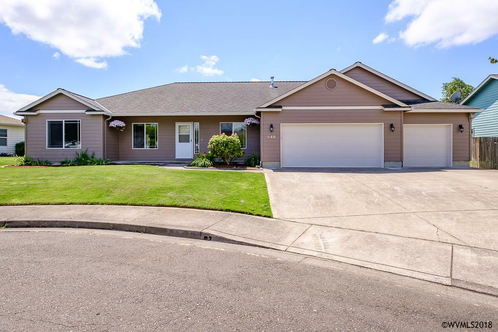 Property Photo: 648 High St OR 97352