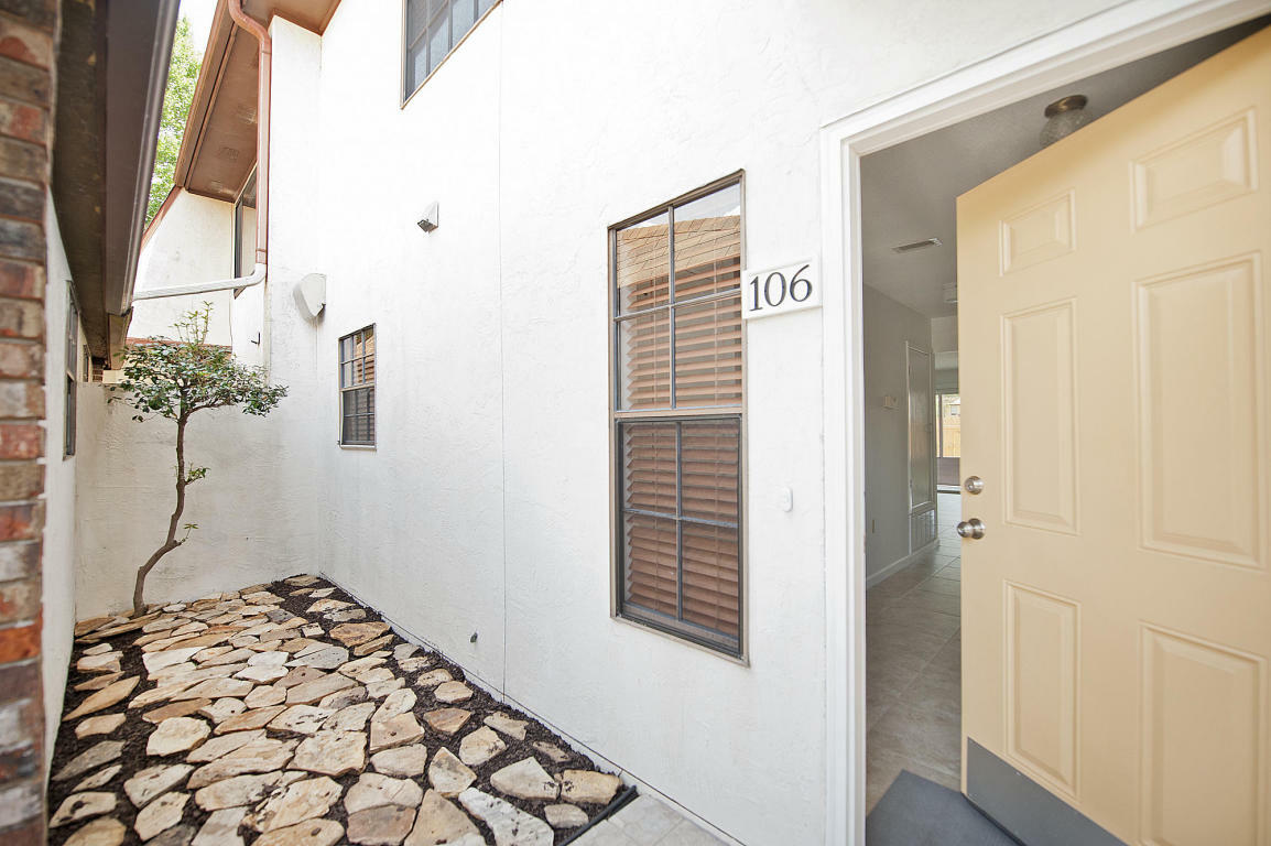 Property Photo:  38 11th Street Unit 106  FL 32579 