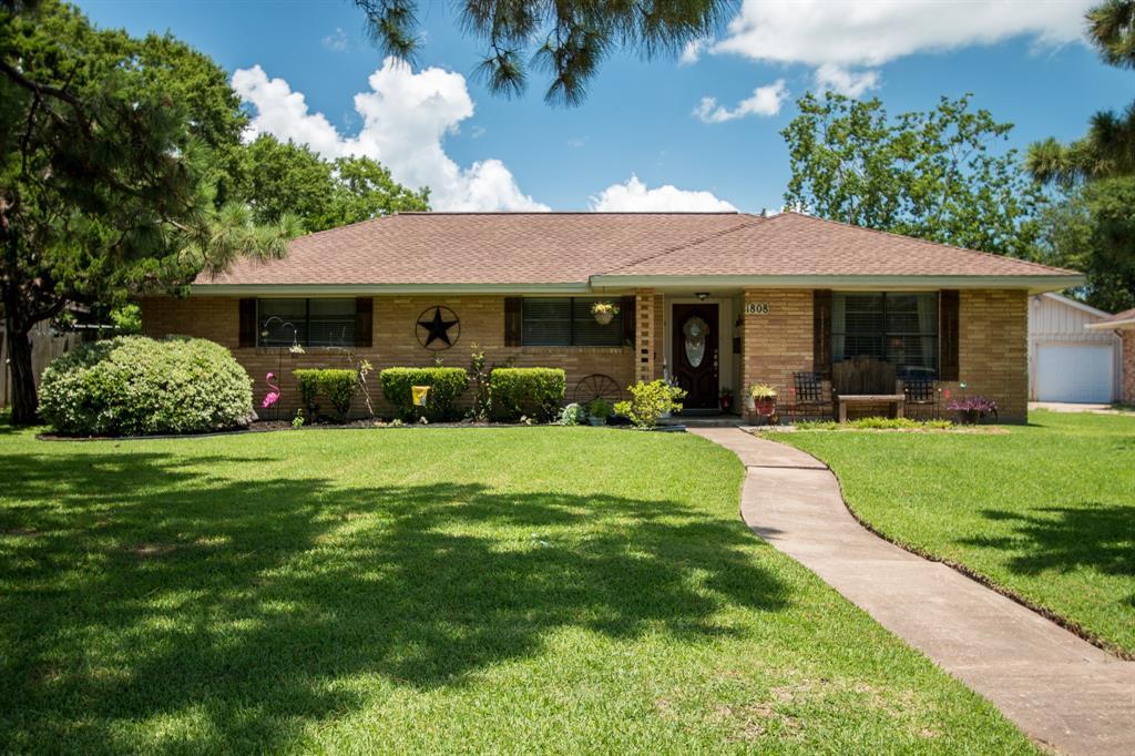 Property Photo: 1808 19th Ave N Avenue TX 77590