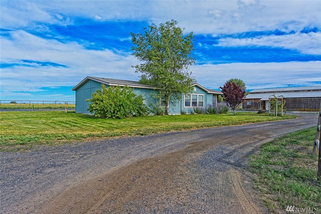 Property Photo: 2325 Jakes Place NE WA 98837