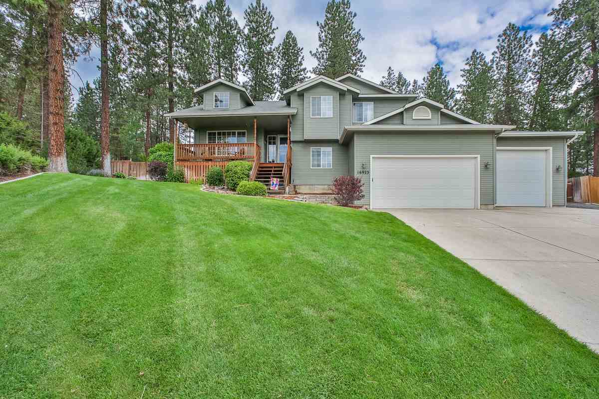 Property Photo: 16923 N Woodcrest Ct WA 99005