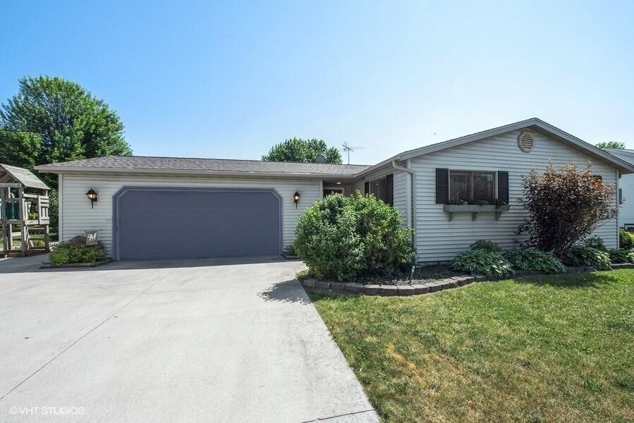 Property Photo:  325 Birch Tree Ave  WI 53013 