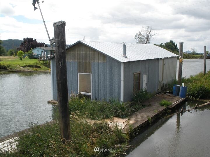 200 W Little Island Road  Cathlamet WA 98612 photo