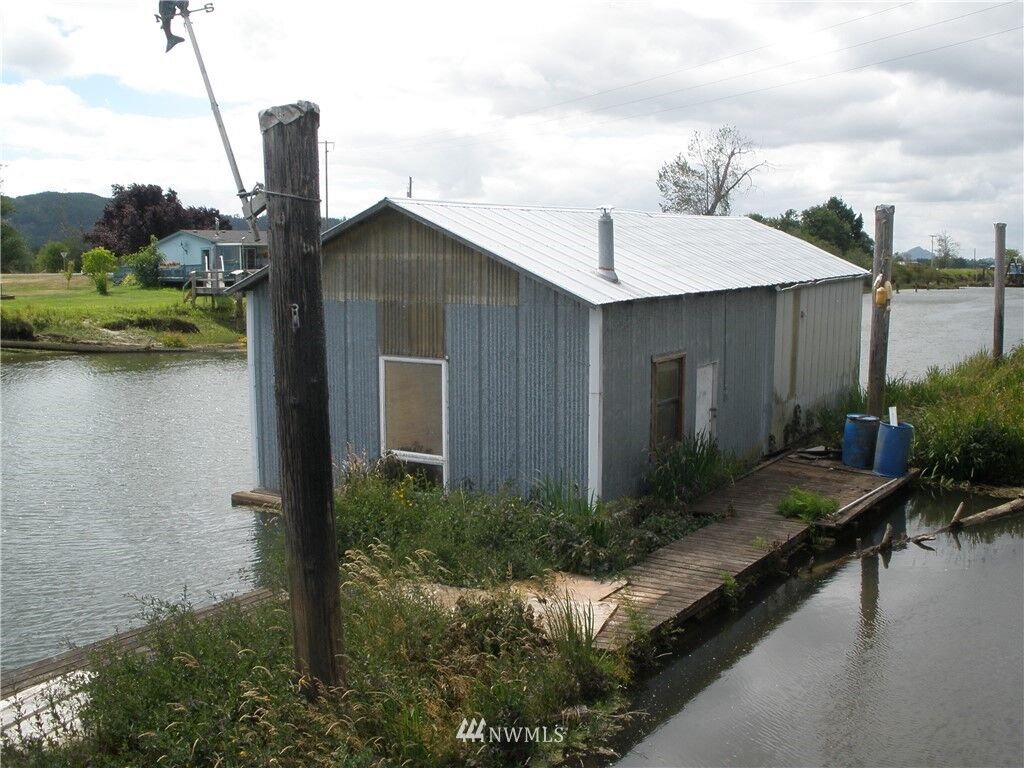 Property Photo:  200 W Little Island Road  WA 98612 