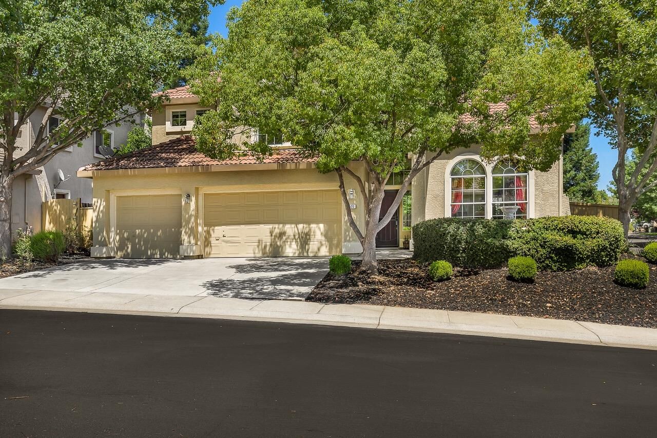 Property Photo: 620 Buchanan Way CA 95630