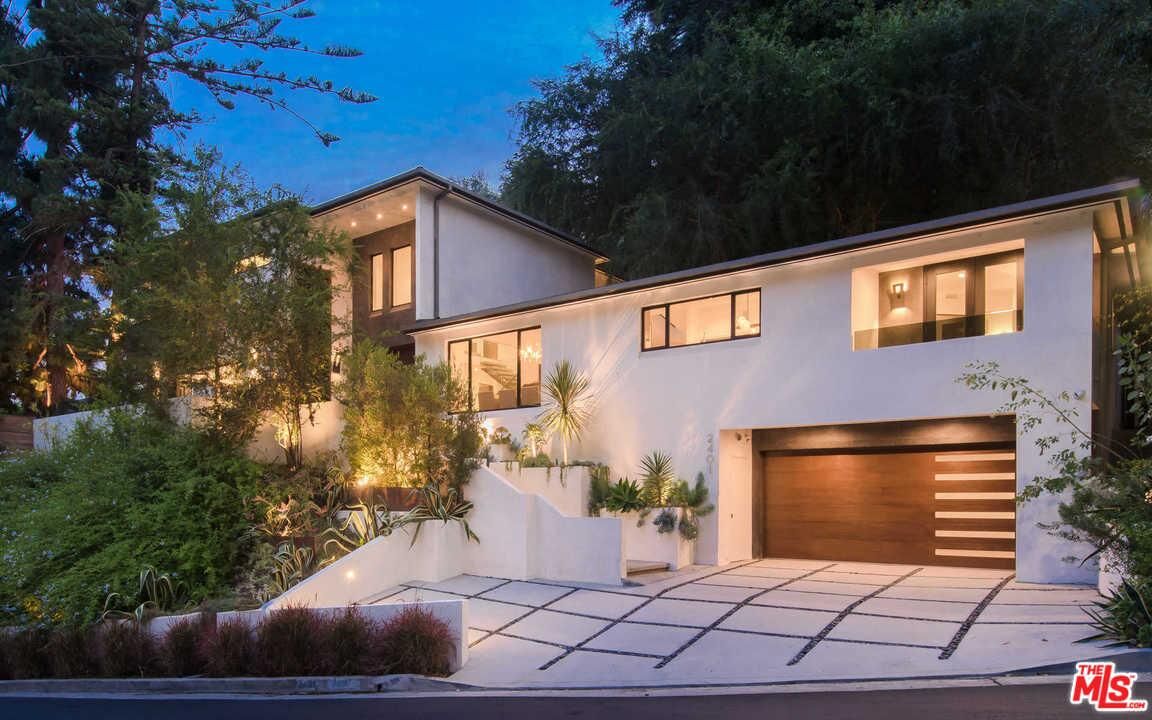 Property Photo:  2401 N Outpost Dr  CA 90068 