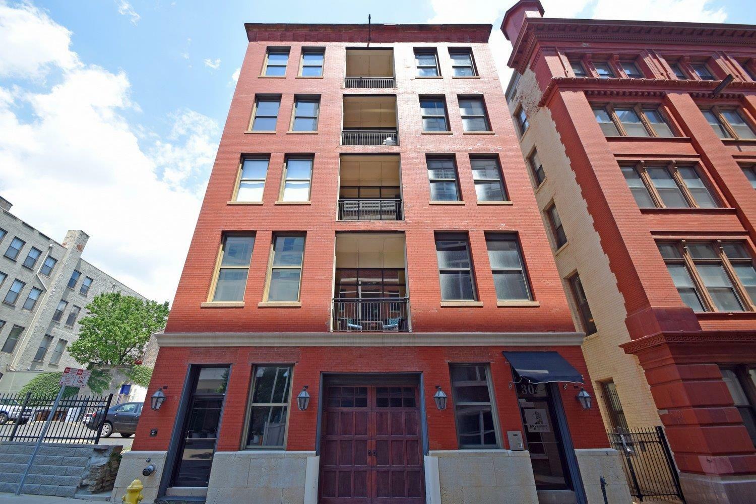Property Photo: 304 McFarland Street 2 OH 45202