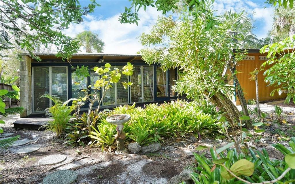 Property Photo:  5010 Commonwealth Drive  FL 34242 