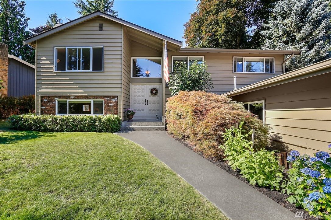 Property Photo:  6030 NE 204th St  WA 98028 