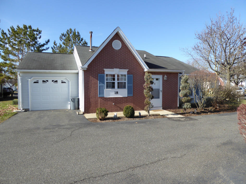 Property Photo: 18 Edgeware Close 1000 NJ 07728