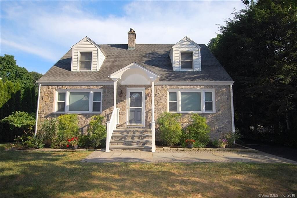 Property Photo: 32 Buckingham Place CT 06851