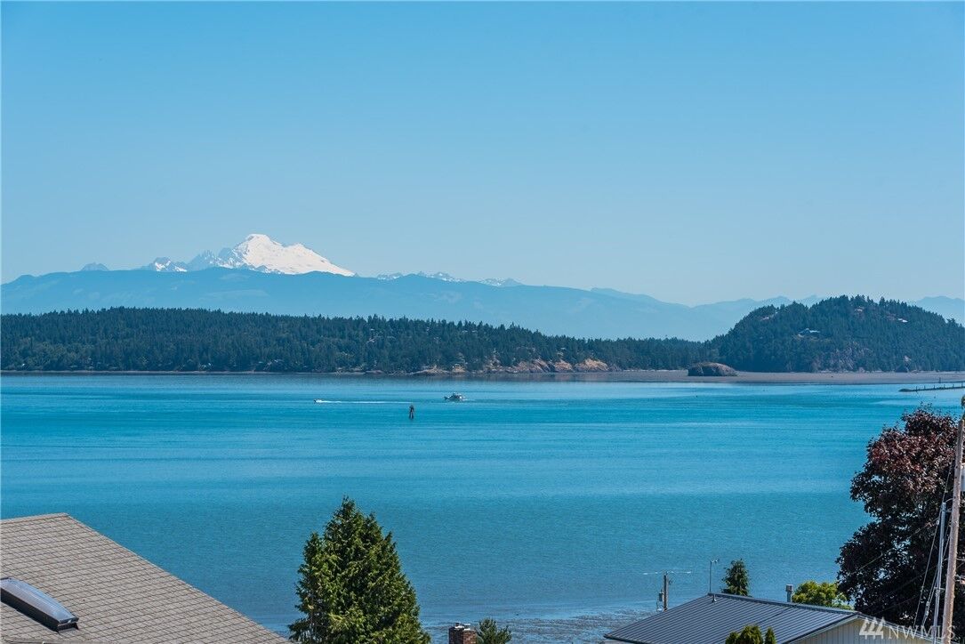 Property Photo:  601 Maplewood Lp  WA 98277 