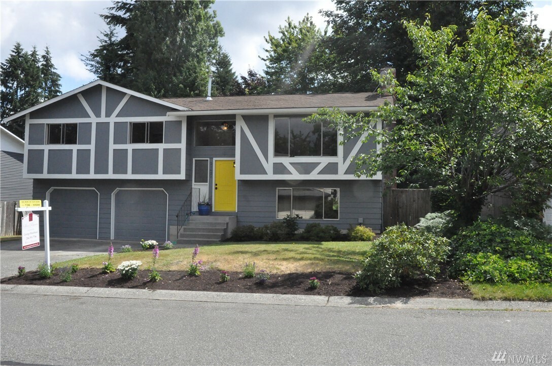 Property Photo: 21621 9th Ave W WA 98021