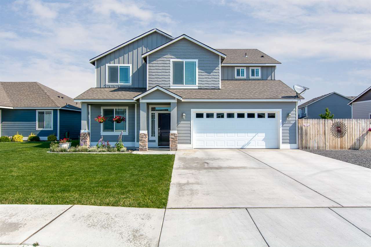 Property Photo:  886 Pikes Peak Drive  WA 99353 