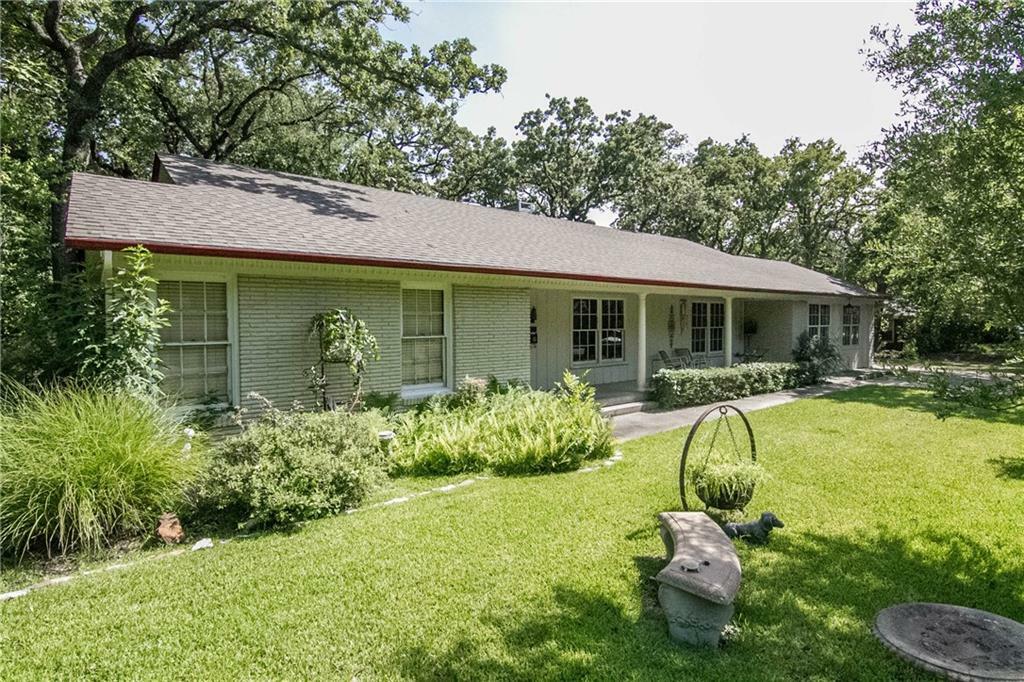 Property Photo:  1712 Greenwood Drive  TX 76209 