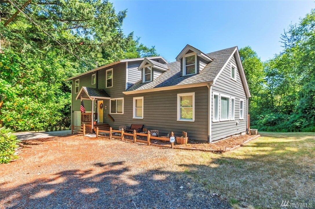 Property Photo:  3129 Woods Rd E  WA 98366 