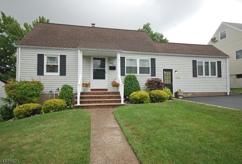 Property Photo:  27 Winslow Pl  NJ 07424 