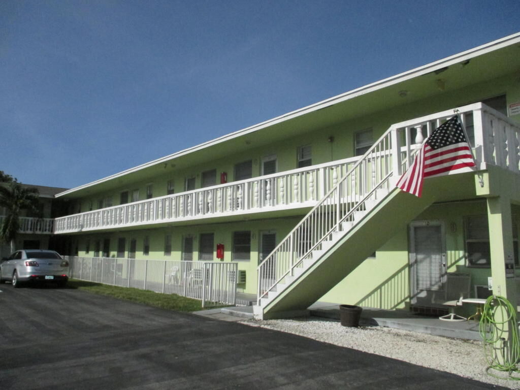 Property Photo:  702 N L Street 9  FL 33460 