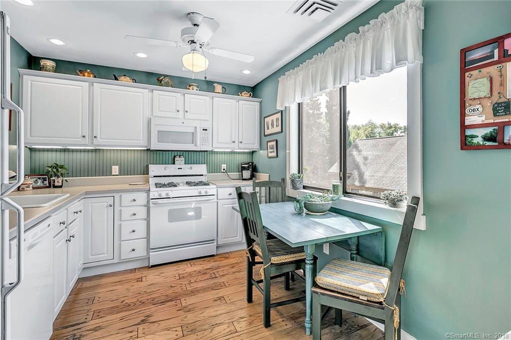 Property Photo:  35 Algonquin Lane D  CT 06614 
