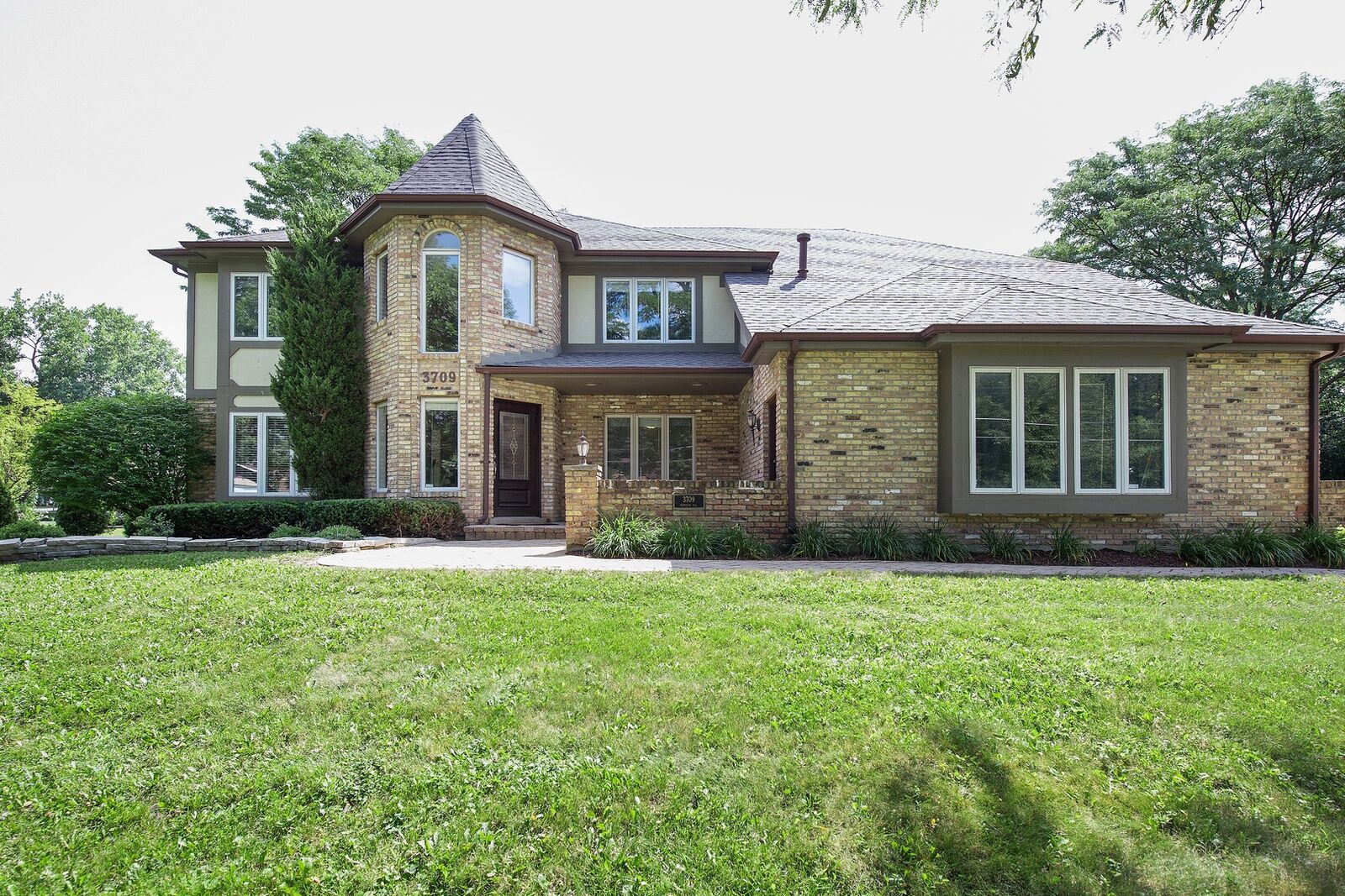 Property Photo: 3709 Fairview Avenue IL 60523