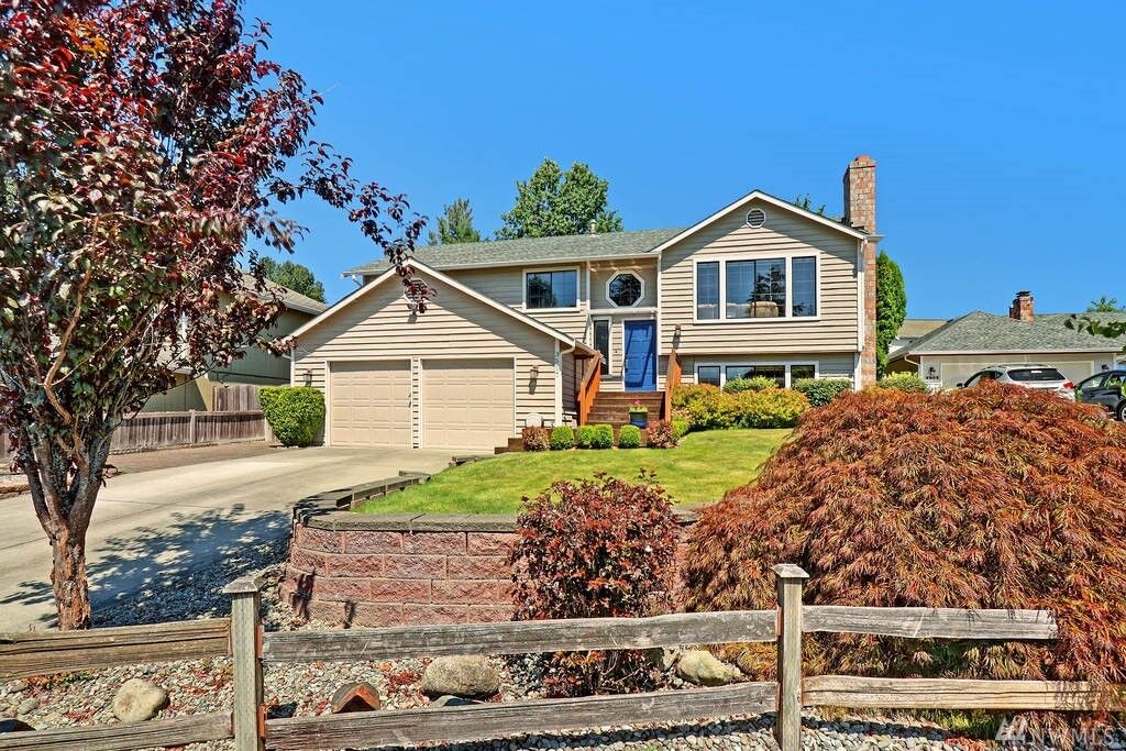 Property Photo:  3517 208th Place SW  WA 98036 