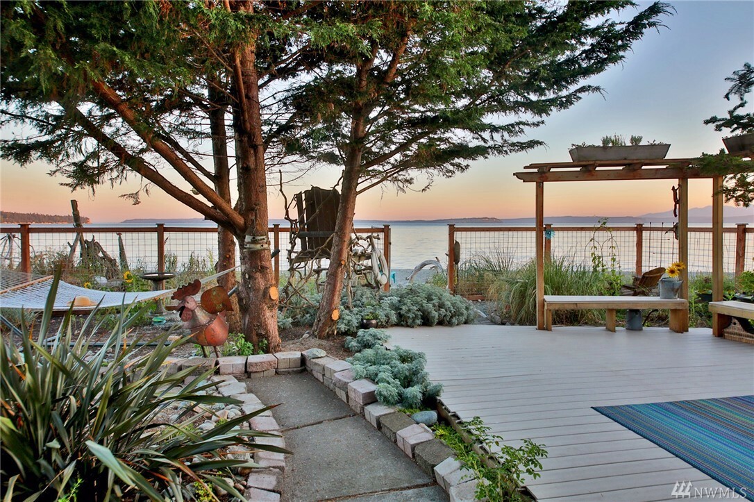 Property Photo: 836 Old Beach Rd WA 98249