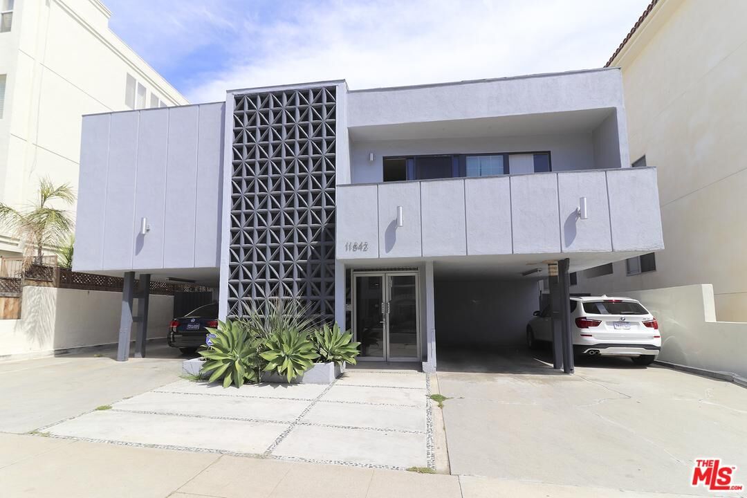 Property Photo: 11842 Kiowa Ave 4 CA 90049