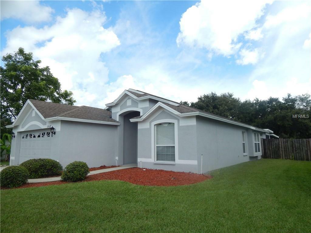 Property Photo: 28527 Dawns Break Point FL 33543