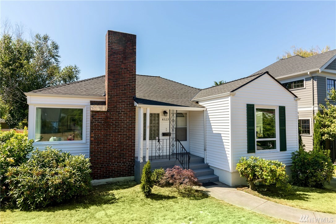 4329 NE 56th St  Seattle WA 98105 photo