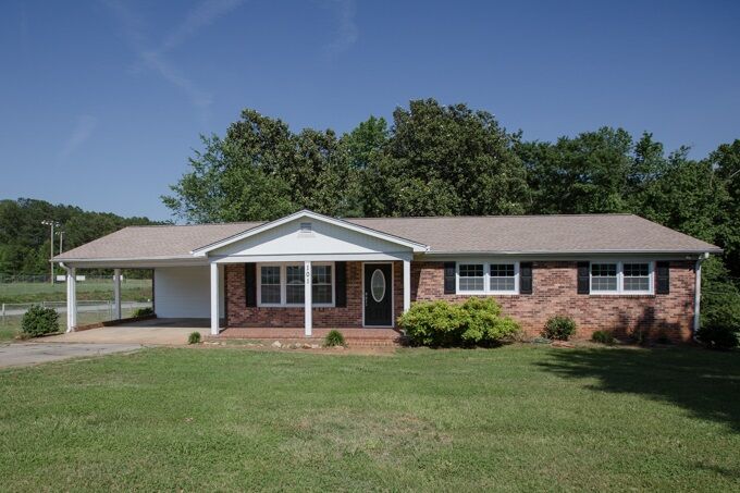 Property Photo:  101 Putman Court  SC 29307-3256 