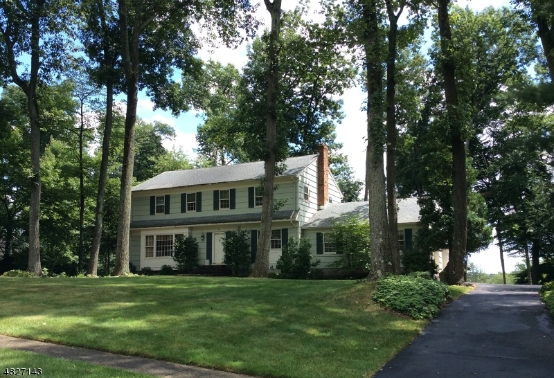 Property Photo:  6 Flintlock Dr  NJ 07853 