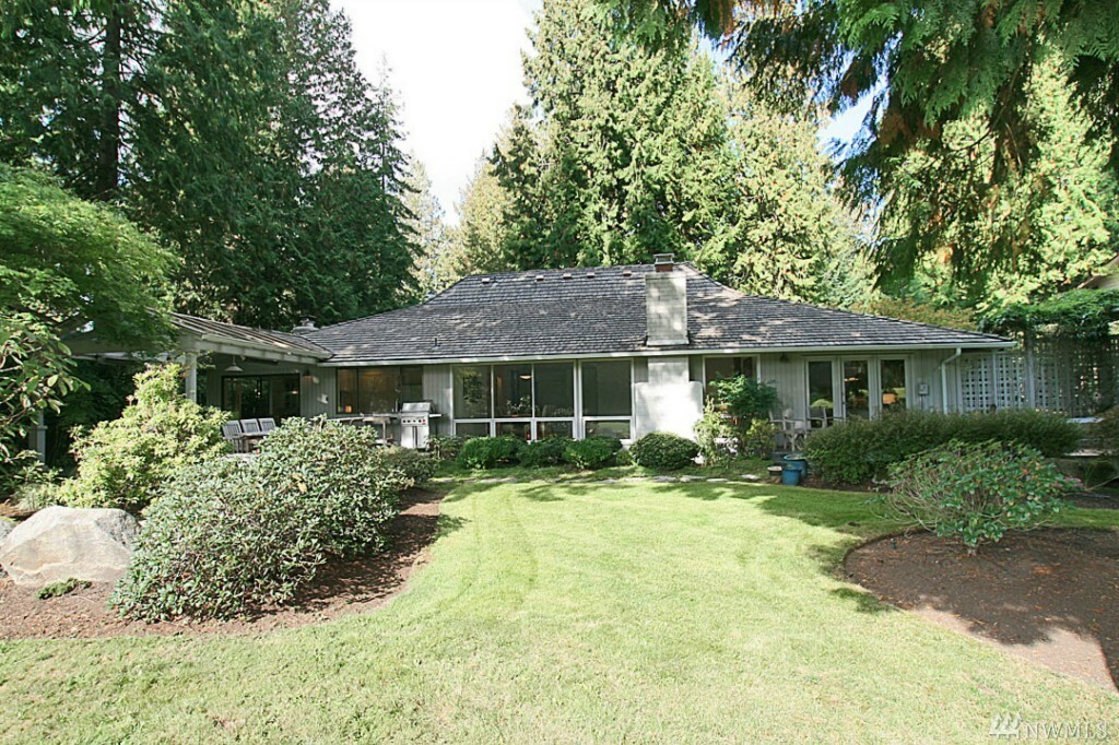 Property Photo:  3010 Sahalee Dr W  WA 98074 