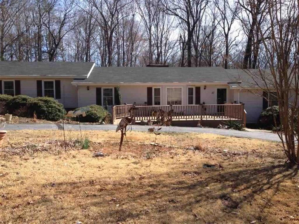 Property Photo: 117 Kingswood Way SC 29640