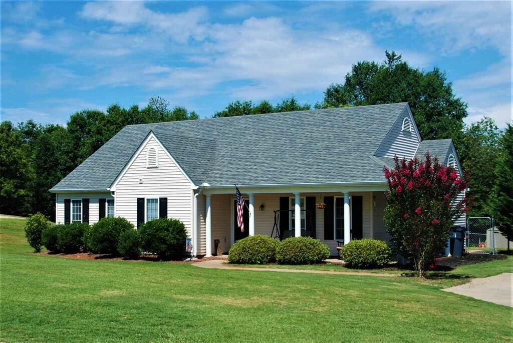 Property Photo: 102 Hurst Avenue SC 29625-6773