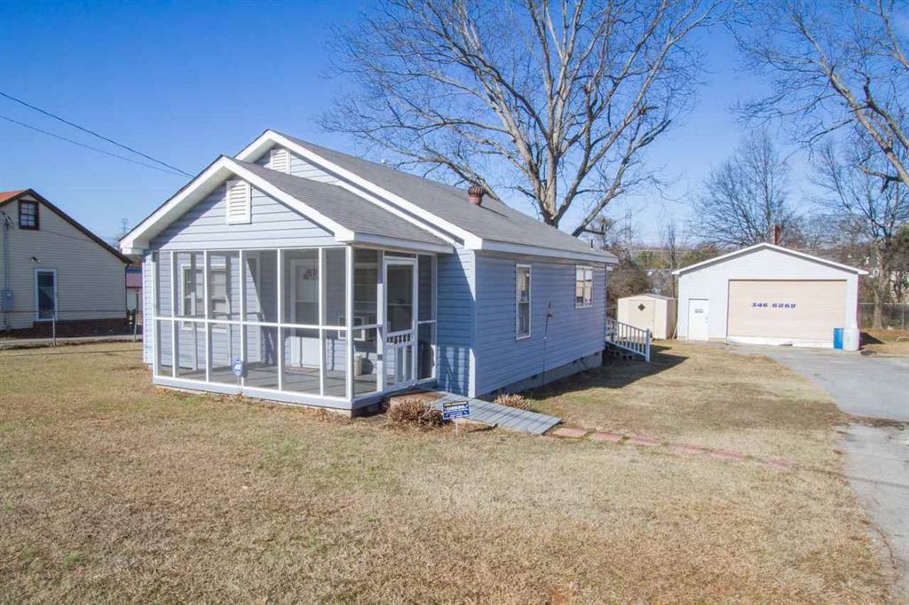 Property Photo: 402 Lena Drive SC 29640