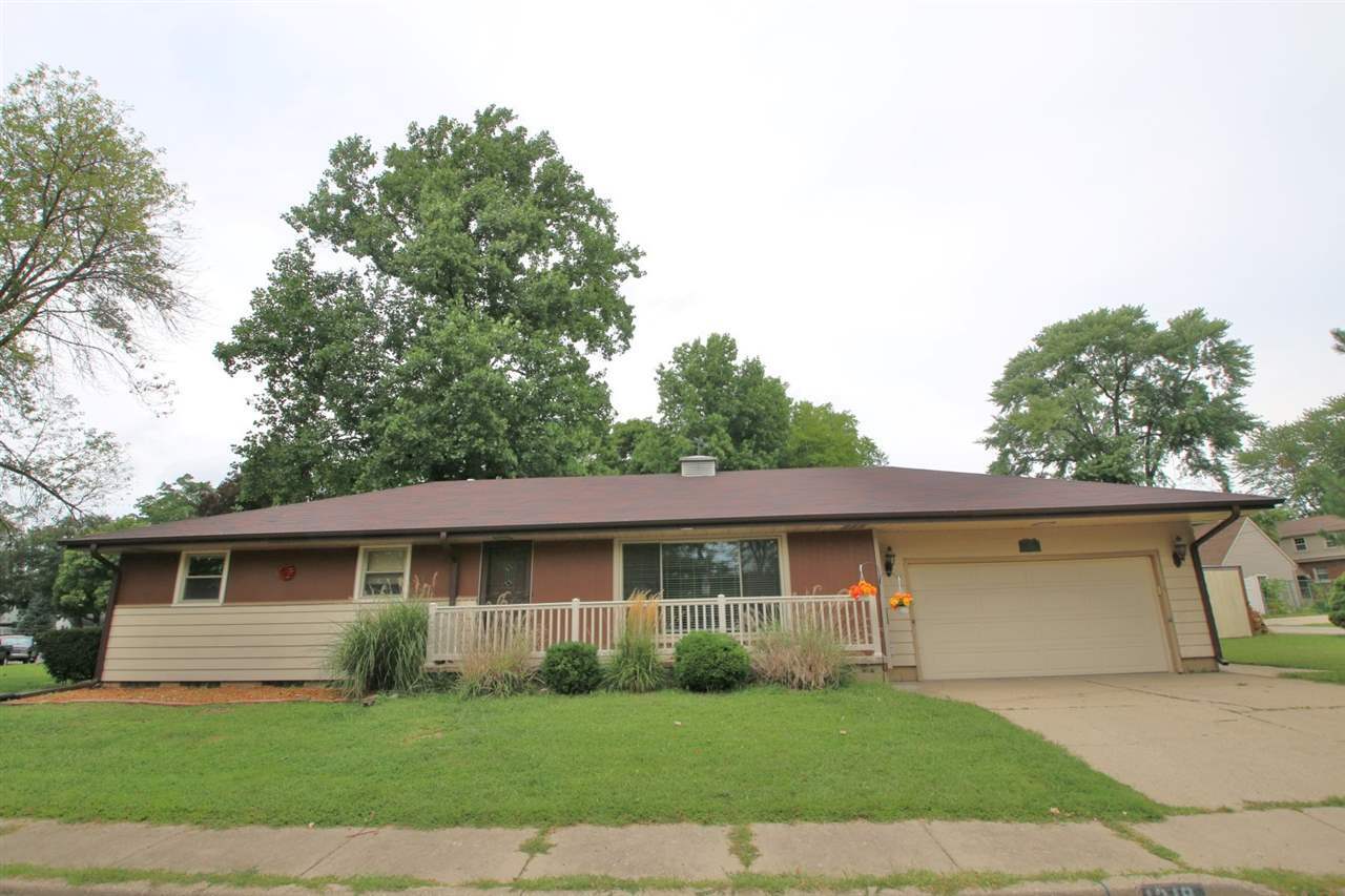 Property Photo:  1219 E Kingman  IL 61616 