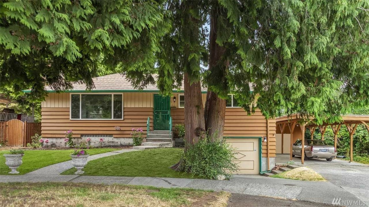 Property Photo:  3016 SW 105th St  WA 98146 