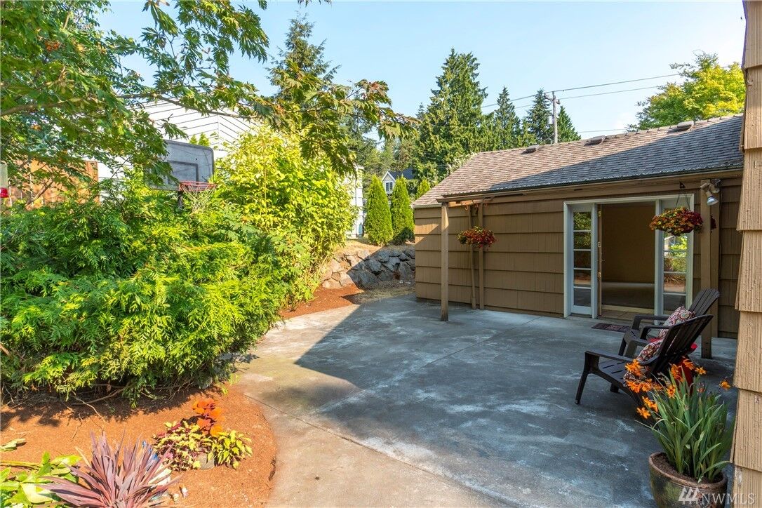 Property Photo: 855 NE 170th Street WA 98155