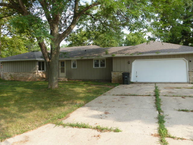 Property Photo:  5160 N Detrie Ct  WI 53007 