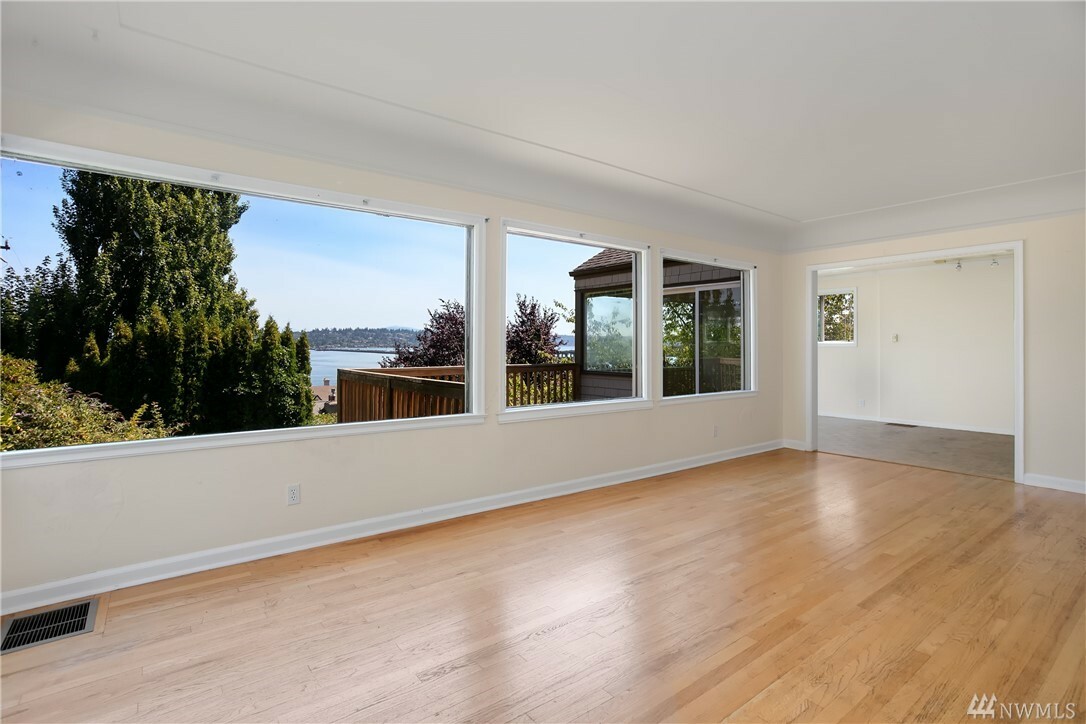 Property Photo:  3401 S Charles St  WA 98144 