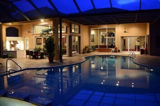 Property Photo:  