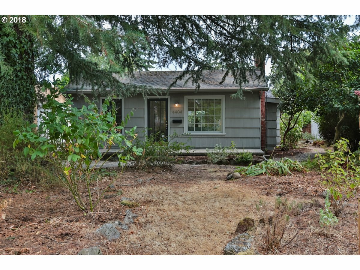 Property Photo:  4404 NE 35th Pl  OR 97211 